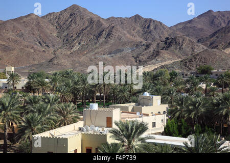 Stadt-Panorama von Bahl aus der Festung zu sehen. Die Oase Stadt Bahla ist eines der ältesten König Dörfer des Oman. Stockfoto