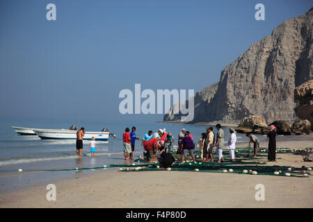 Fischer am Arabischen Golf mit Tibat in die Oma Nischen Enklave Musandam, Oman Stockfoto