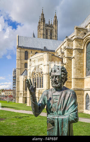 Sohn des Mannes Statue steht auf dem Gelände der Kathedrale von Canterbury Kent UK Stockfoto