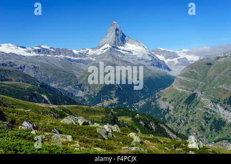 Blick auf das berühmte Matterhorn Gipfel in den Schweizer Alpen. Juli 2015. Matterhorn, Schweiz. Stockfoto