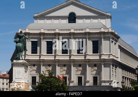 Spanien, Madrid, Oriente Square, Felipe IV Denkmal Brunnen und Königliche Oper Stockfoto