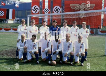 Sylvester Stallone, Michael Caine und Pele / Escape to Victory / 1981 unter der Regie von John Huston Stockfoto