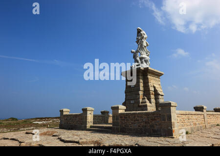 Frankreich, Bretagne, Cap Sizun, Denkmal, Notre Dame des Naufrages, Denkmal für WW2 am Pointe du Raz Stockfoto