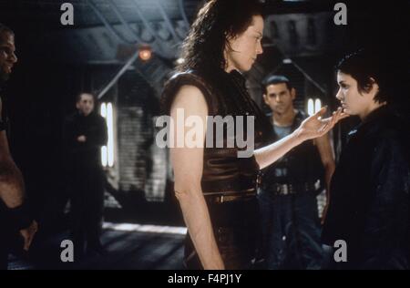 Sigourney Weaver und Winona Ryder / Alien: Auferstehung / 1997 unter der Regie von Jean-Pierre Jeunet [zwanzigsten Jahrhundert Fox Film Corpo] Stockfoto