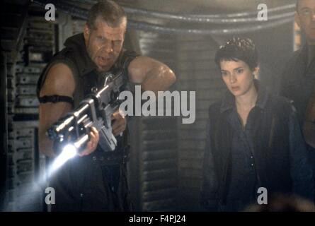 Ron Perlman und Wynona Ryder / Alien: Auferstehung / 1997 unter der Regie von Jean-Pierre Jeunet [zwanzigsten Jahrhundert Fox Film Corpo] Stockfoto