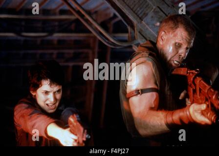Ron Perlman und Wynona Ryder / Alien: Auferstehung / 1997 unter der Regie von Jean-Pierre Jeunet [zwanzigsten Jahrhundert Fox Film Corpo] Stockfoto