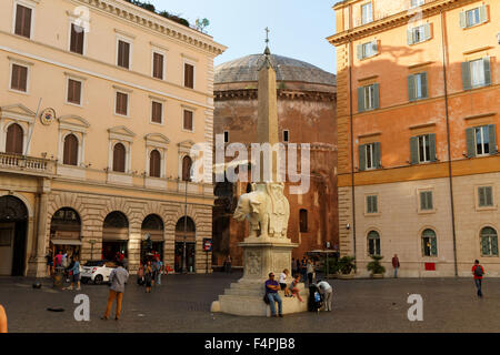 Die Piazza Della Minerva in Rom, Italien. Stockfoto
