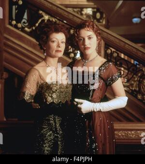 Frances Fisher und Kate Winslet / Titanic / 1997 unter der Regie von James Cameron [zwanzigsten Jahrhundert Fox Pictures] Stockfoto