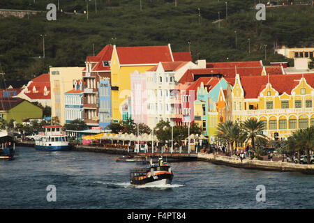 Bunte Uferpromenade Gebäude von der niederländischen Insel Curaçao in der südlichen Karibik Stockfoto