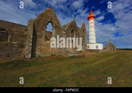 Frankreich, Bretagne, La Pointe Saint-Mathieu, Leuchtturm und der Stiftsruine Stockfoto