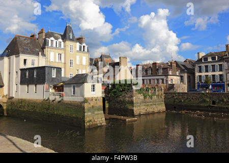 Frankreich, Bretagne, Landerneau, Blick über den Fluss Elron, die Altstadt und das Haus auf der Brücke, die Maison Gillart Stockfoto