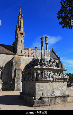 Frankreich, Bretagne, Notre Dame de Tronoen ist eine kleine gotische Kapelle mit der ältesten Kalvarienberg der Bretagne Stockfoto