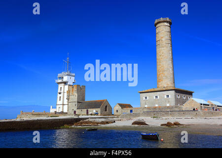 Frankreich, Bretagne, von links, der Leuchtturm Leuchtturm Vieille Tour, die Kapelle Saint-Pierre Kalvarienberg und Phare de Penmarch der v Stockfoto