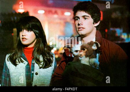 Phoebe Cates und Zach Galligan / Gremlins / 1984 / unter der Regie von Joe Dante / [Warner Bros Pictures / Amblin E] Stockfoto