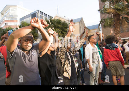 Proteste zwischen der Polizei und Anhängern der#feesmustfall Bewegung in der Innenstadt von Kapstadt, Südafrika Stockfoto