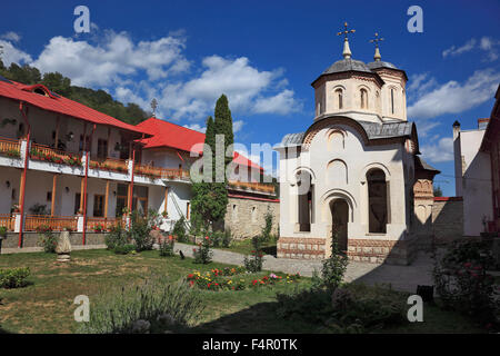 Das Kloster Arnota befindet sich im Dorf Arnota Costesti in Valcea County, auf dem Gelände einer ehemaligen Kirche. Es war durch die Stockfoto