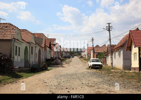 Typische Siebenbürger Dorfstruktur, hier in Calnic. Calnic, Deutsch Kelling ist ein Dorf in der Grafschaft Alba in Siebenbürgen, Rom Stockfoto