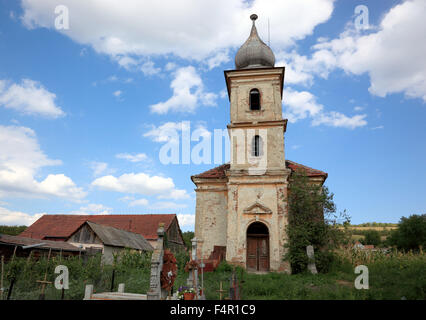 Die unitarische Kirche in Bussd. Boz, dt Bussd ist ein Dorf in der Grafschaft Alba, Siebenbürgen, Rumänien Stockfoto