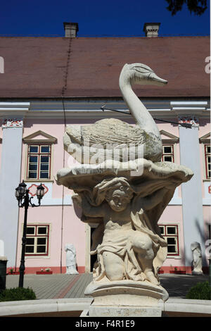 Deva, Schloss Magna Curia, im 16. Jahrhundert im Renaissance-Stil mit Schwanenbrunnen, Siebenbürgen, Rumänien Stockfoto