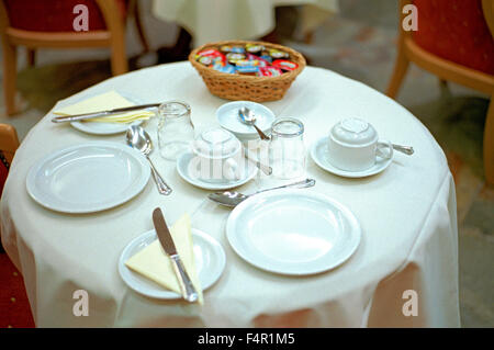 Hotel, ständiger Tisch zum Frühstück. Stockfoto