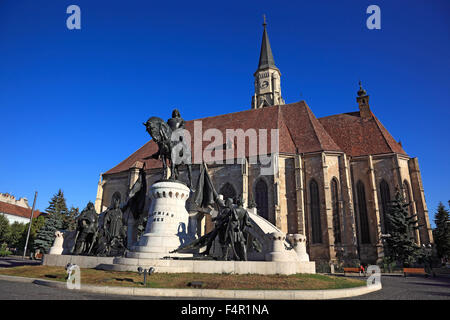 Reiterstatue von Matthias Corvinus, Matthias Rex und The Cluj Michael Church in Cluj-Napoca, Klausenburg, ist die wichtigste exa Stockfoto