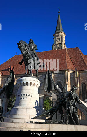 Reiterstatue von Matthias Corvinus, Matthias Rex und The Cluj Michael Church in Cluj-Napoca, Klausenburg, ist die wichtigste exa Stockfoto