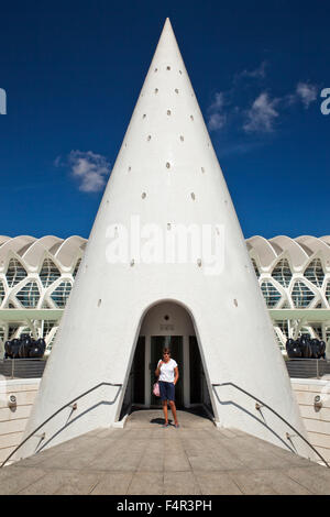 Konische Aufzugsschacht, der Stadt der Künste und Wissenschaften (Ciudad de Las Artes y Las Ciencias), Valencia, Spanien. Stockfoto
