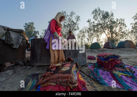 Agra, Indien-März 07, 2015:Dhobi Ghat ist eine bekannte Open-Air-Waschsalon in Fluss Yamuna, Agra. Die Unterlegscheiben, lokal bekannt als Dh Stockfoto