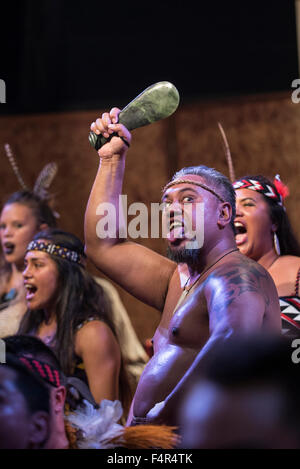 Palmas, Brasilien. 21. Oktober 2015. Ein Maori Krieger aus Neuseeland führt den traditionellen Haka-Tanz bei den ersten internationalen indigenen spielen in der Stadt von Palmas, Bundesstaat Tocantins, Brasilien. Die Spiele beginnen offiziell mit einer feierlichen Eröffnung am Freitag, den 23. Oktober. Bildnachweis: Sue Cunningham fotografischen/Alamy Live-Nachrichten Stockfoto