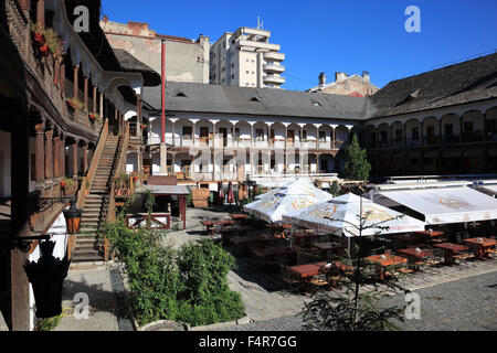 Hanul Lui Manuc ist eine gut erhaltene mittelalterliche Taverne. Das Hotel und Restaurant ist das einzige in der Stadt erhaltenen ehemaligen c Stockfoto