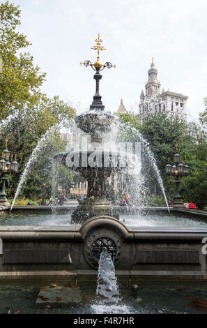 Brunnen im Rathauspark, Manhattan in New York City, USA Stockfoto