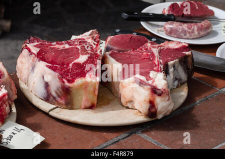 Dicke Scheibe Fleisch mit Knochen von Chianina-Kuh Stockfoto