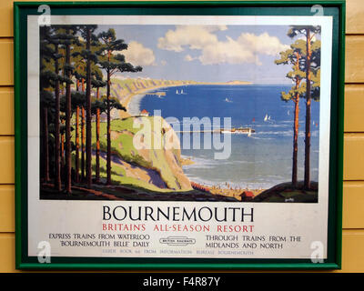 British Railways Plakat aus dem Jahr 1950 ist die Freuden von Bournemouth als Urlaubsziel Werbung. Stockfoto