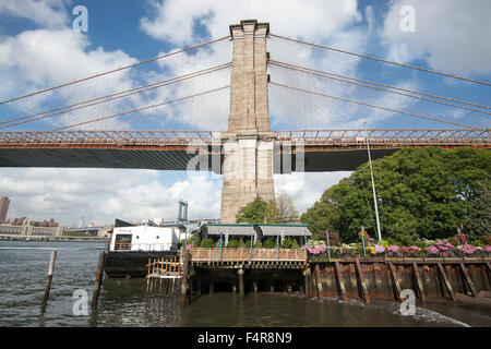 Die Brooklyn Bridge, genommen vom DUMBO Park in Brooklyn, New York USA Stockfoto