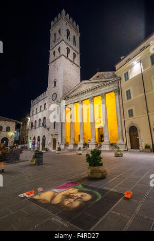 Säulen der Tempel der Minerva in Piazza del Comune, Assisi, Umbrien, Italien, EU, Europa Stockfoto