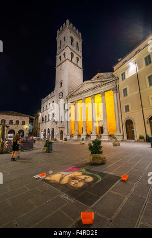 Säulen der Tempel der Minerva in Piazza del Comune, Assisi, Umbrien, Italien, EU, Europa Stockfoto