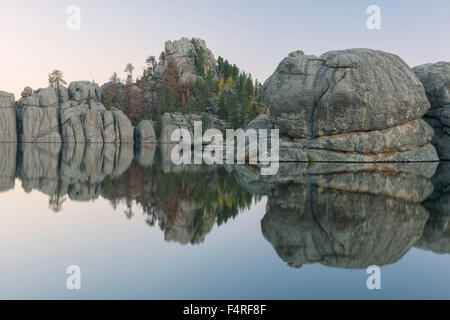 Sylvan Lake an der Dämmerung, Custer State Park, Black Hills, South Dakota, USA Stockfoto