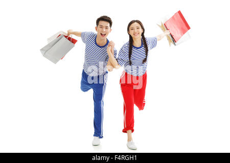 Nehmen Sie die jungen Liebenden springen jubelnden Einkaufstasche Stockfoto
