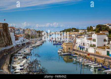 Gebäude, Ciutadella, Landschaft, Menorca, Balearen, Frühling, Architektur, Bucht, Boote, mediterran, keine Menschen, Hafen, touristische Stockfoto