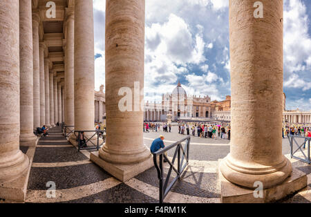 Italien, Europa, Latium, Rom, Roma, Stadt, Dorf, Frühling, Menschen, Kirche, Piazza San Pietro, Sankt Petersplatz, Vatikan Stockfoto