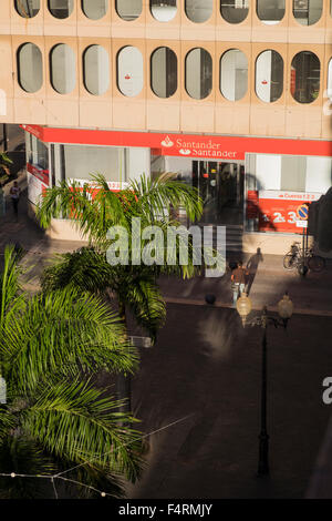 Banco Santander Hauptsitz in Plaza de Candelaria, Santa Cruz, Teneriffa, Kanarische Inseln, Spanien. Stockfoto