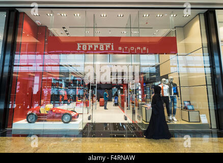 Blick von Ferrari Store in neue Erweiterung der Mall of the Emirates in Vereinigte Arabische Emirate Stockfoto