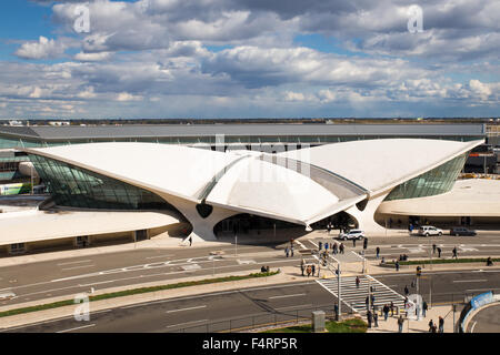 -NEW YORK 18. Oktober 2015: Stadtansicht von Raum-Alter Stil TWA Flight Center Altbau am John F. Kennedy International Getraenke Stockfoto