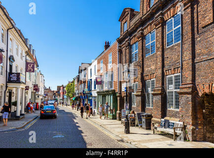 Geschäfte auf der High Street in der Altstadt, Roggen, East Sussex, England, UK Stockfoto