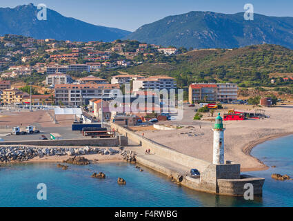 Weißen Leuchtturm im Hafen von Propriano, südliche Region der Insel Korsika, Frankreich Stockfoto