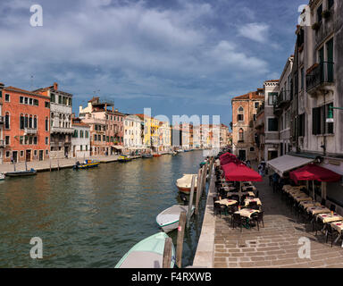 Italien, Europa, Venezia, Venedig, Veneto, Fondamenta Cannaregio, Dorf, Wasser, Sommer, Menschen, Café im Freien, Stockfoto