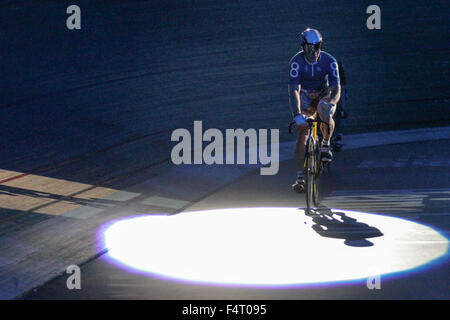 London, UK. 21. Oktober 2015. Sechs-Tage-London, am vierten Tag. Eric Balzer, Sprint final Gewinner. Lee Valley-Velo-Park, London, UK. 21. Oktober 2015. Copyright carol Moir/Alamy Live-Nachrichten Stockfoto