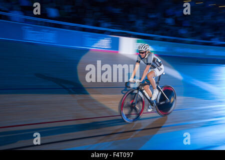 London, UK. 21. Oktober 2015. Sechs-Tage-London, am vierten Tag. Stephanie Pohl gewinnt Damen Omnium. Lee Valley-Velo-Park, London, UK. 21. Oktober 2015. Copyright carol Moir/Alamy Live-Nachrichten Stockfoto