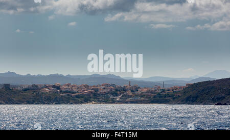 Die Stadt von Santa Teresa Gallura im Norden Sardiniens angesehen, für das Mittelmeer Stockfoto