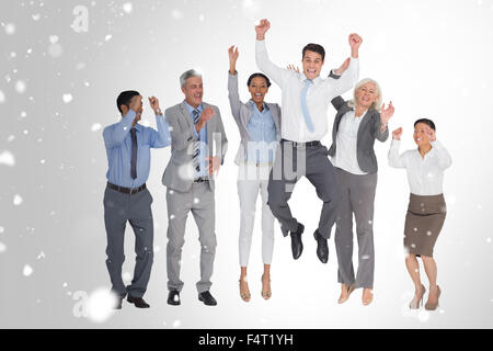 Zusammengesetztes Bild von Geschäftsleuten im Büro jubelt Stockfoto